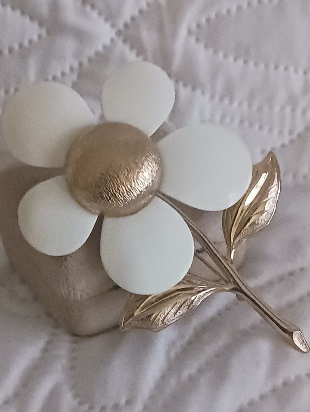 Sarah Coventry Flower Brooch Pin White Gold